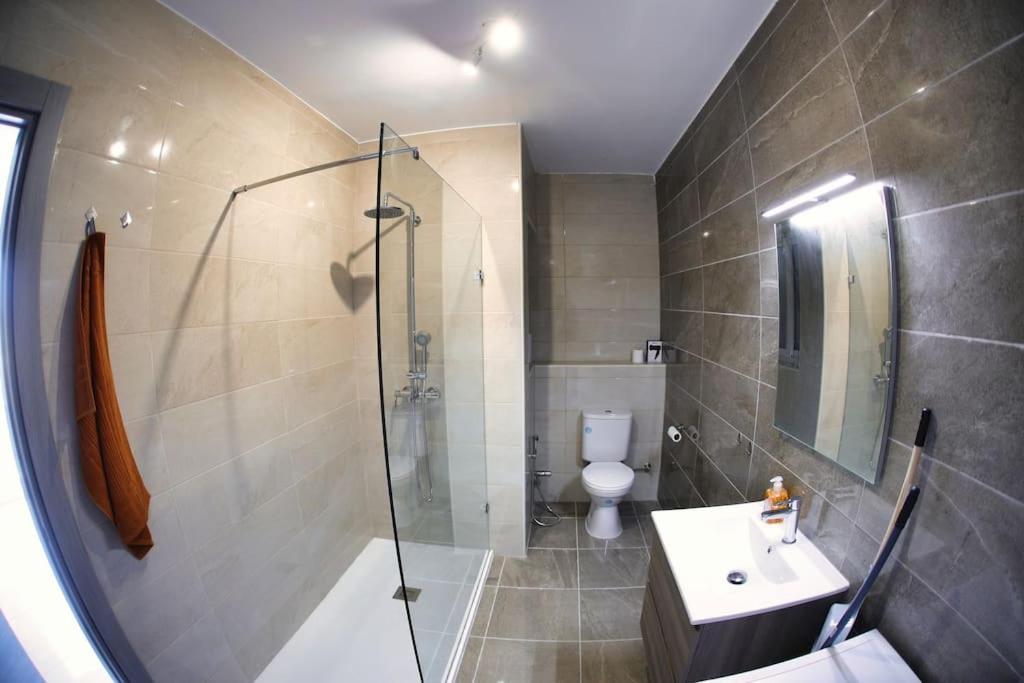 Go Exchange, Block F, Apt. 11 Apartament